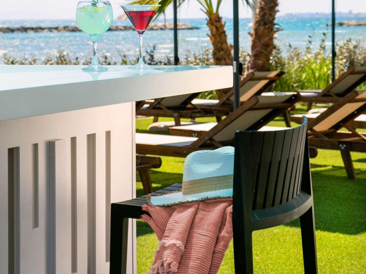 Mercure Larnaca Beach Resort Bagian luar foto