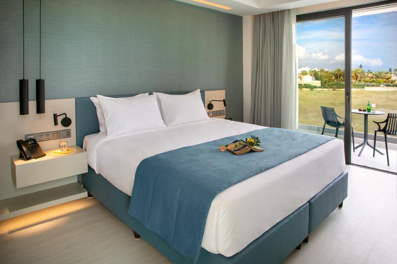 Mercure Larnaca Beach Resort Bagian luar foto