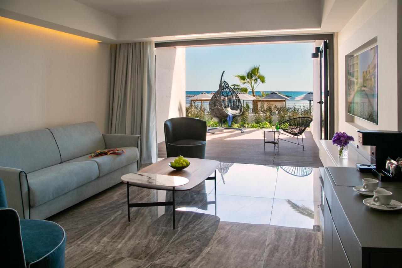 Mercure Larnaca Beach Resort Bagian luar foto