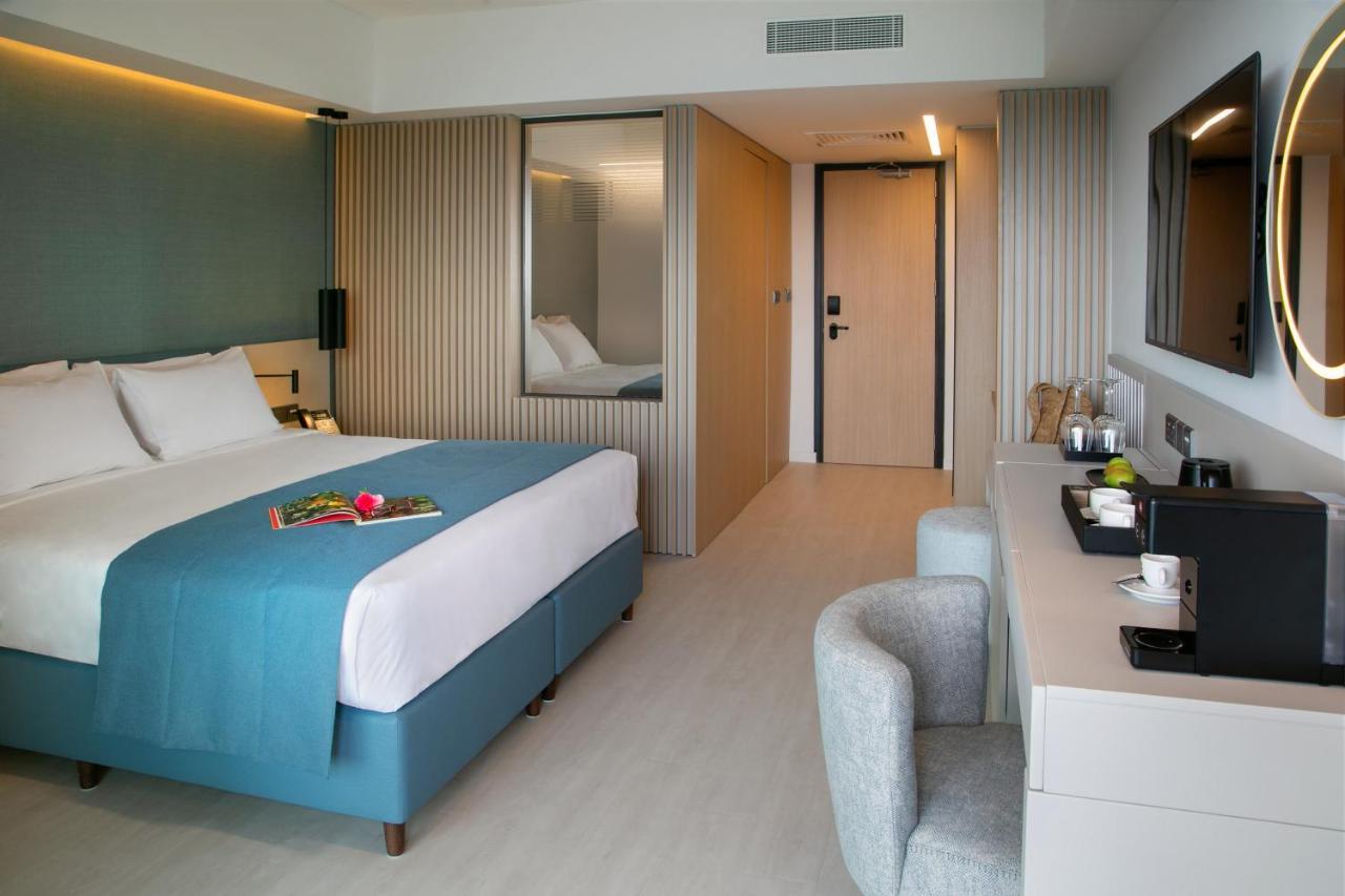 Mercure Larnaca Beach Resort Bagian luar foto