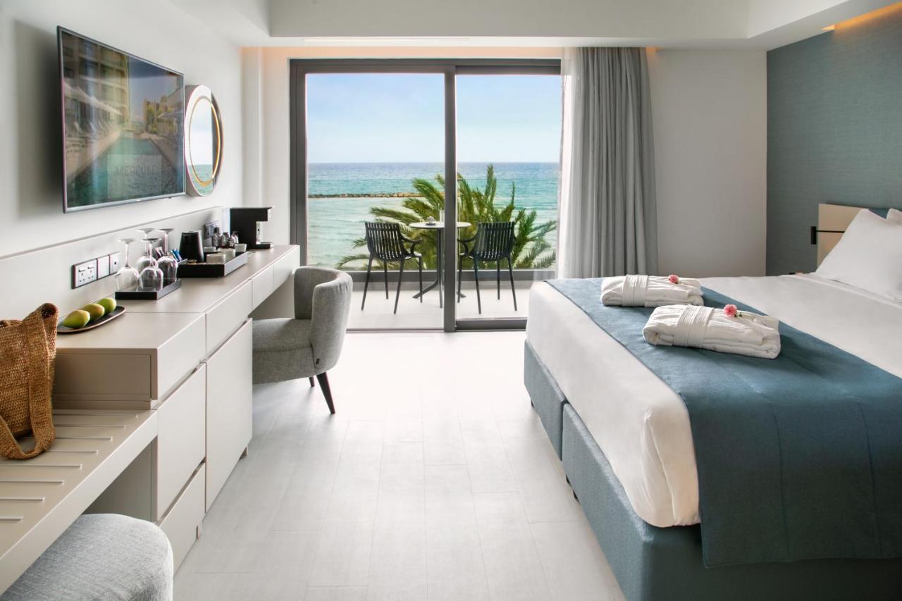 Mercure Larnaca Beach Resort Bagian luar foto