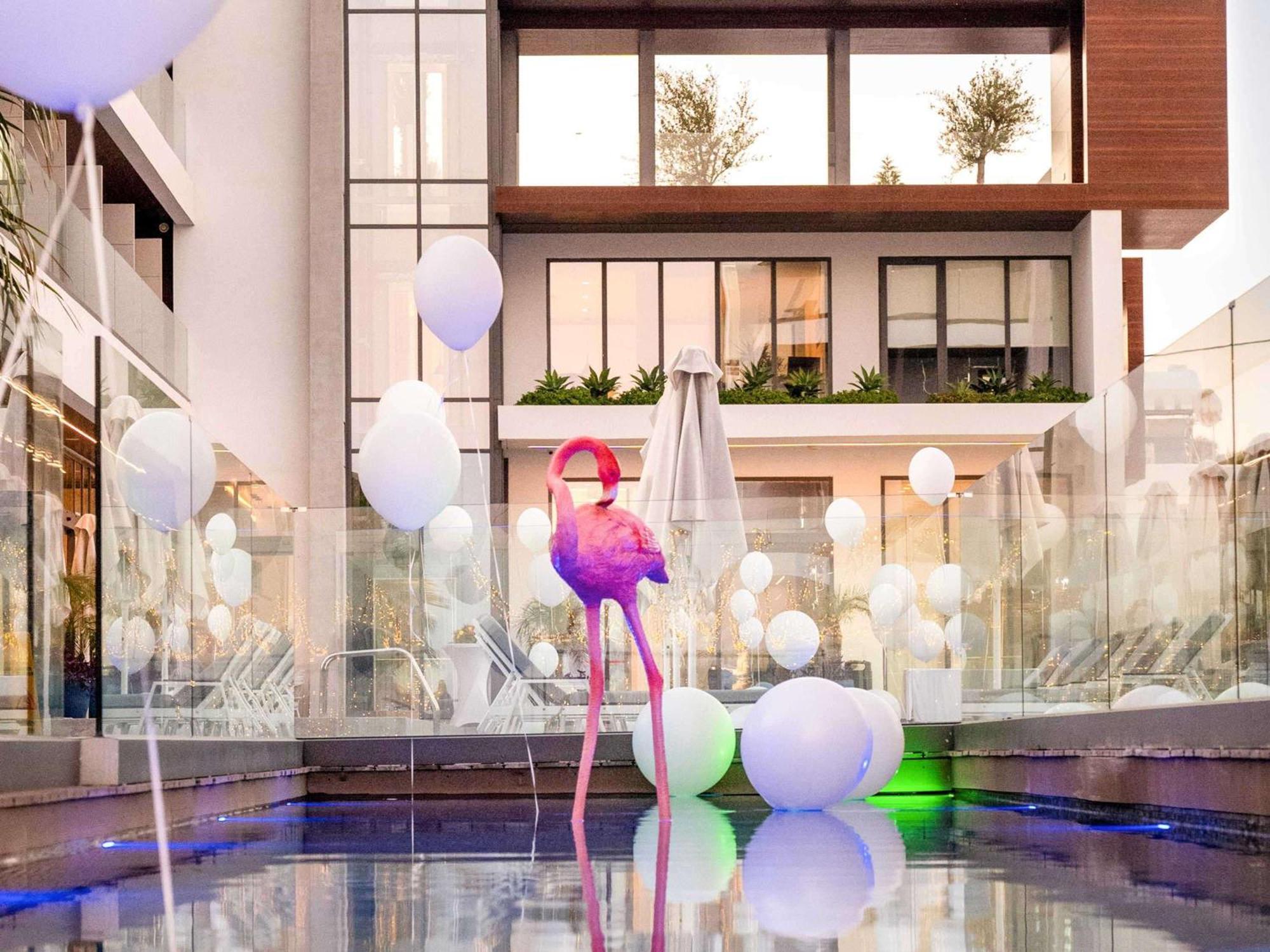 Mercure Larnaca Beach Resort Bagian luar foto