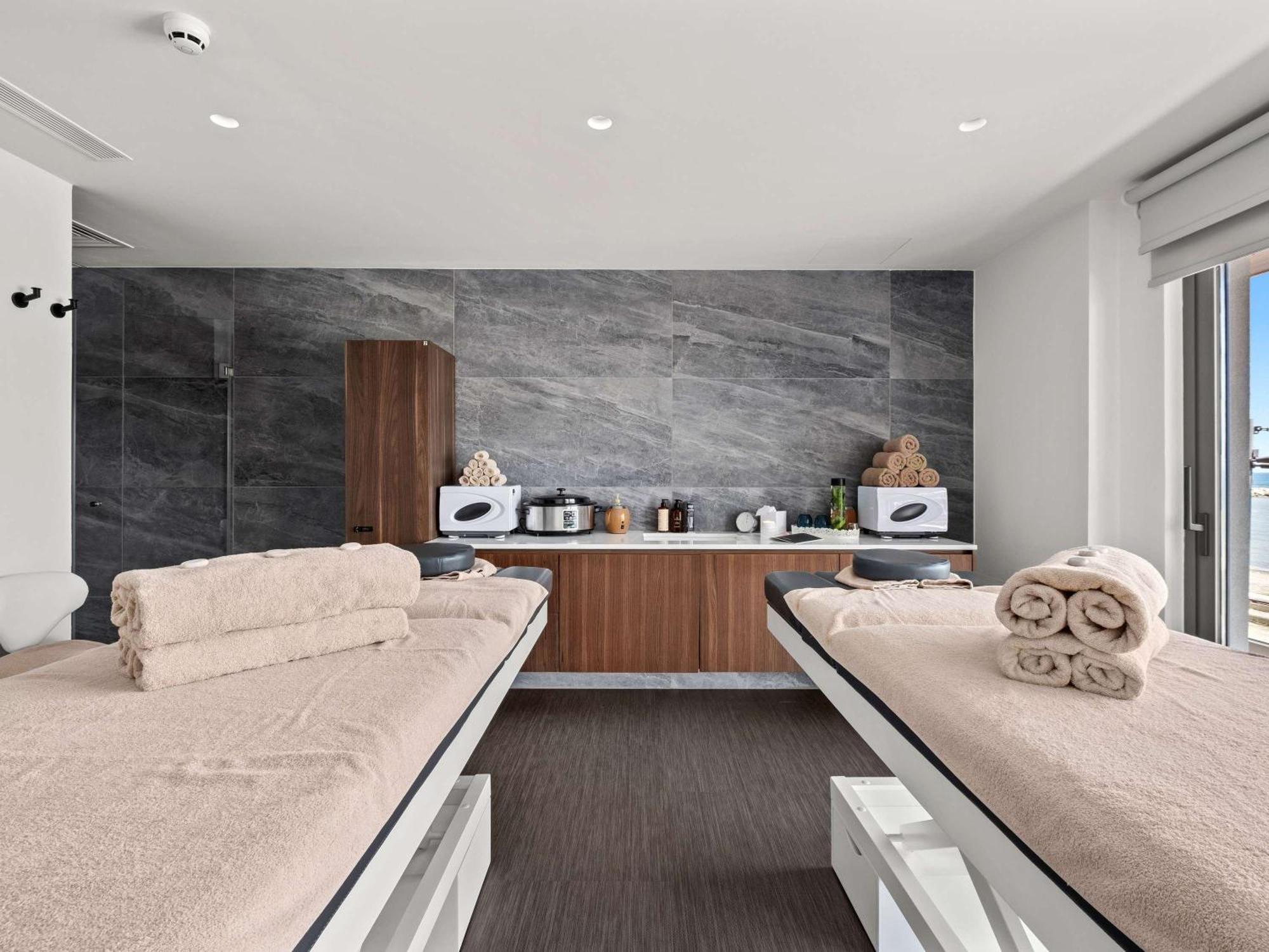Mercure Larnaca Beach Resort Bagian luar foto