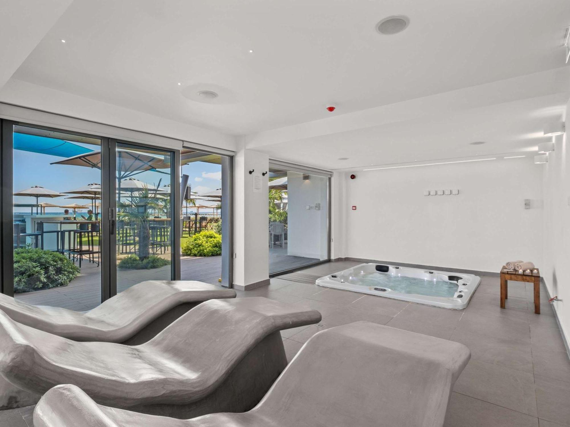 Mercure Larnaca Beach Resort Bagian luar foto