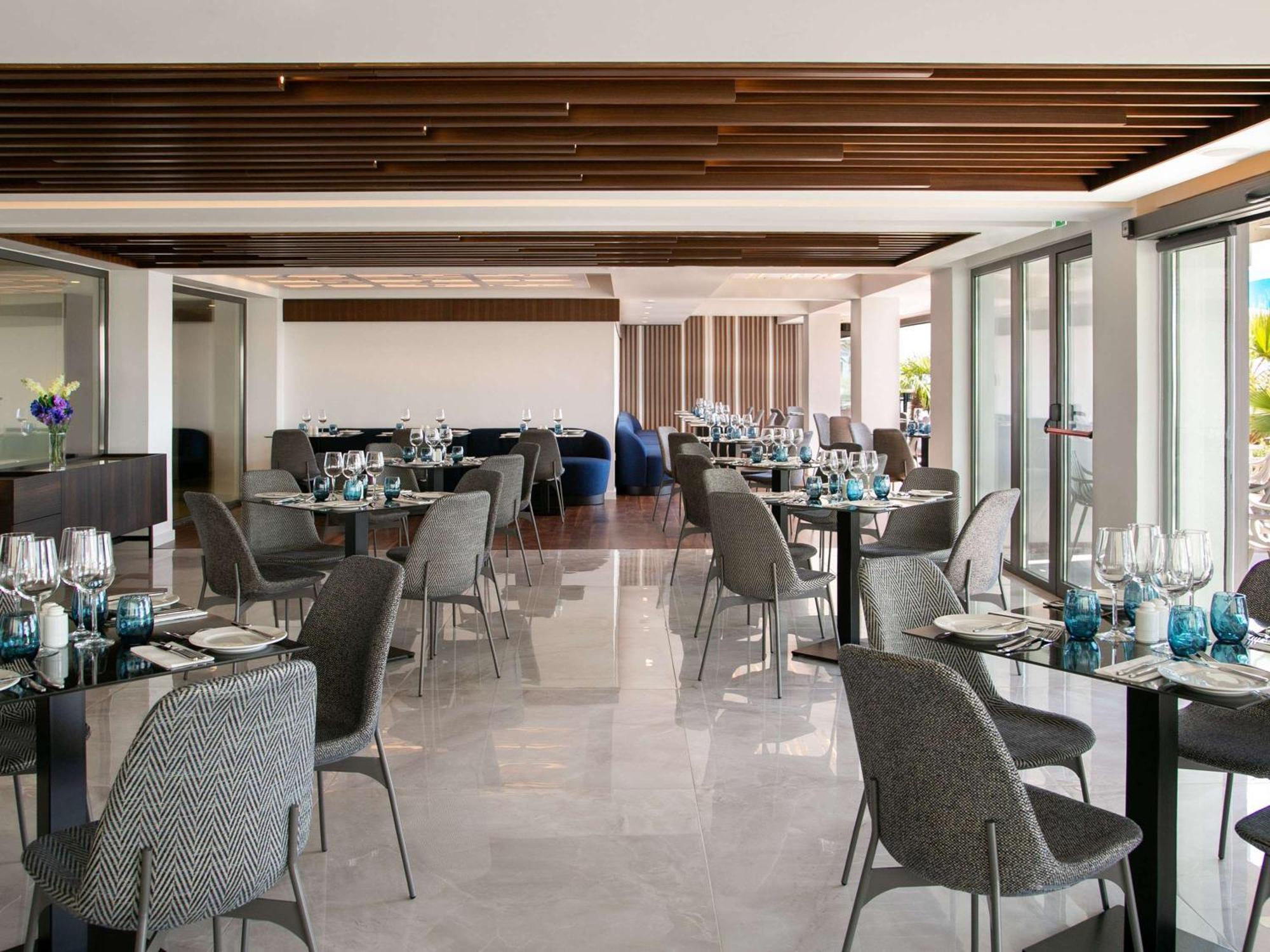 Mercure Larnaca Beach Resort Bagian luar foto