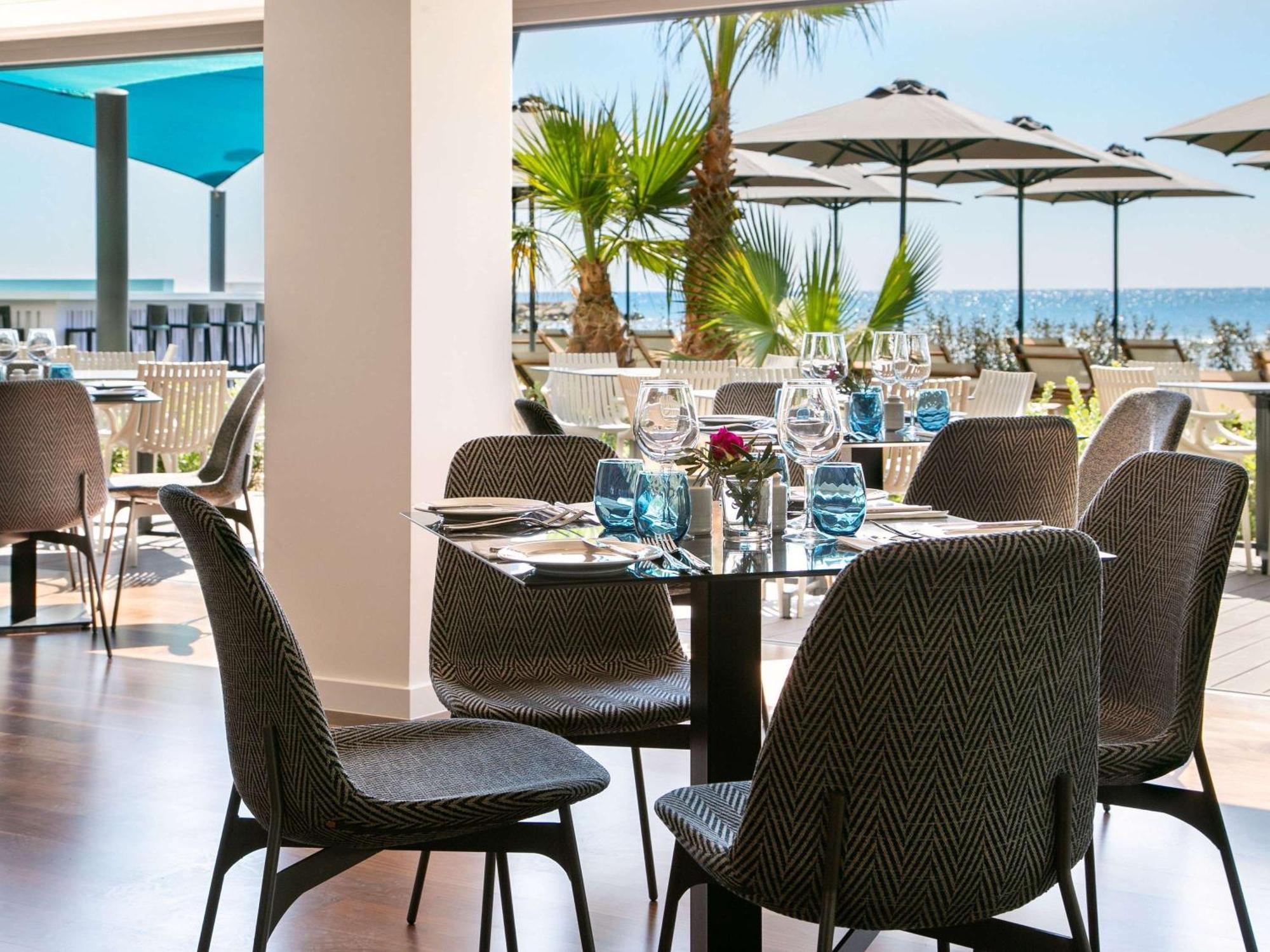 Mercure Larnaca Beach Resort Bagian luar foto