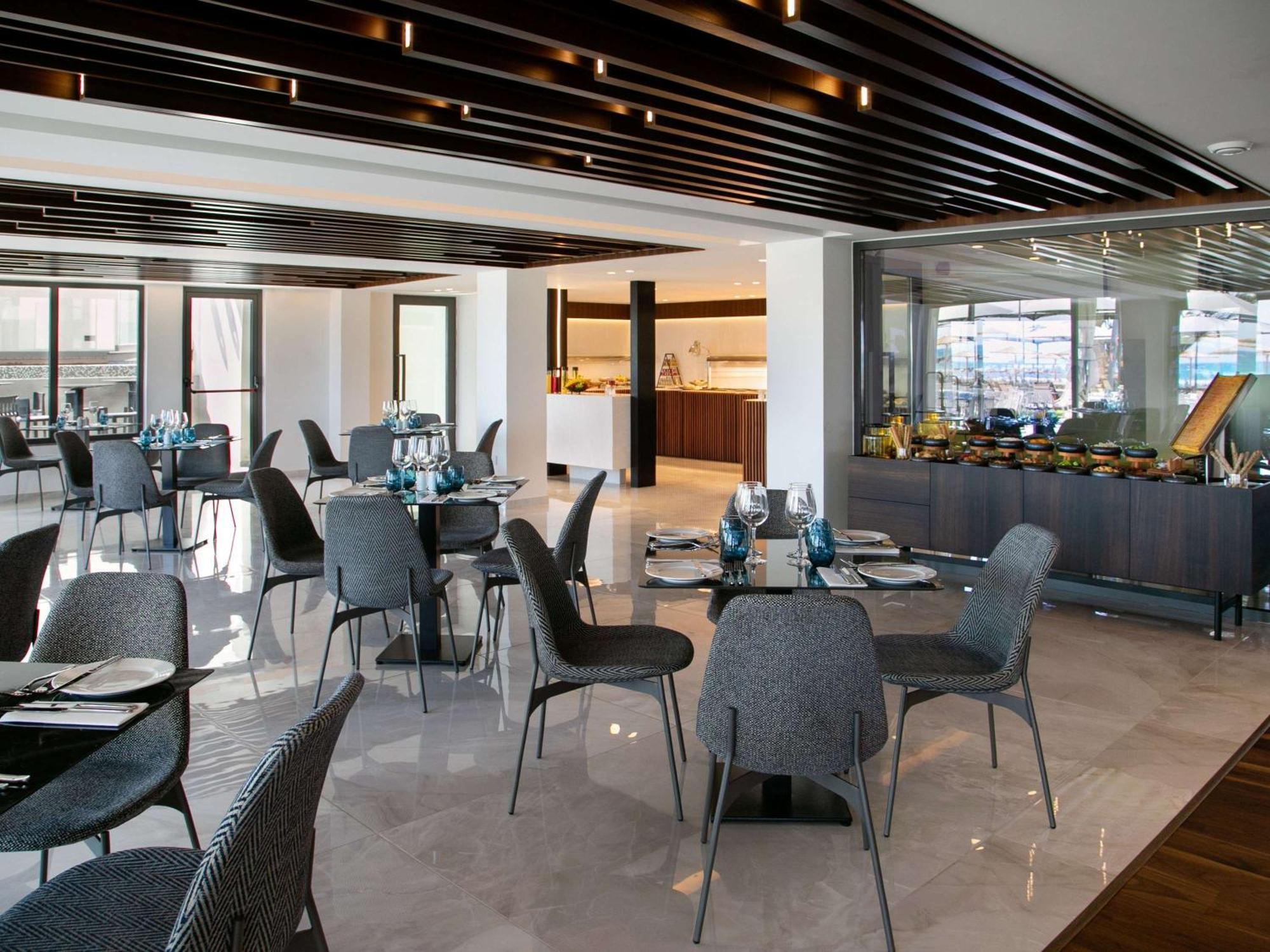 Mercure Larnaca Beach Resort Bagian luar foto