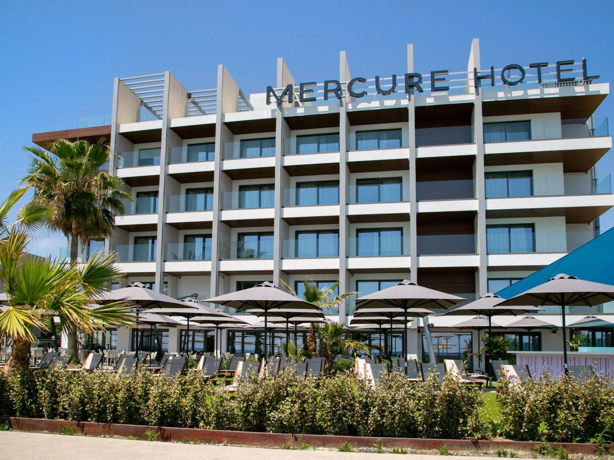 Mercure Larnaca Beach Resort Bagian luar foto