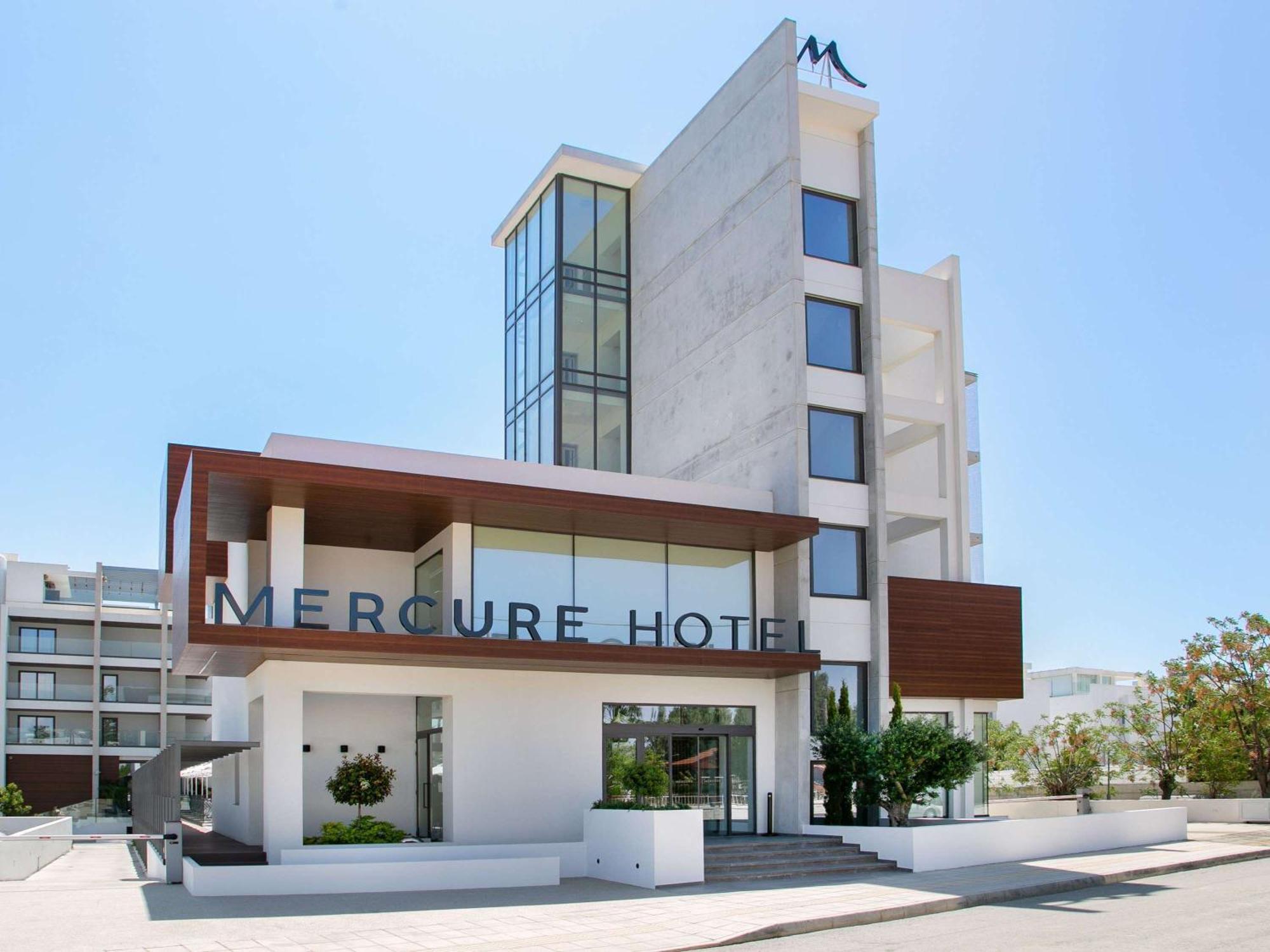 Mercure Larnaca Beach Resort Bagian luar foto