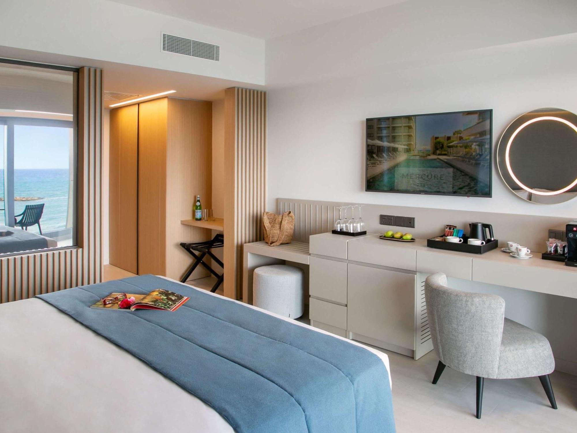 Mercure Larnaca Beach Resort Bagian luar foto