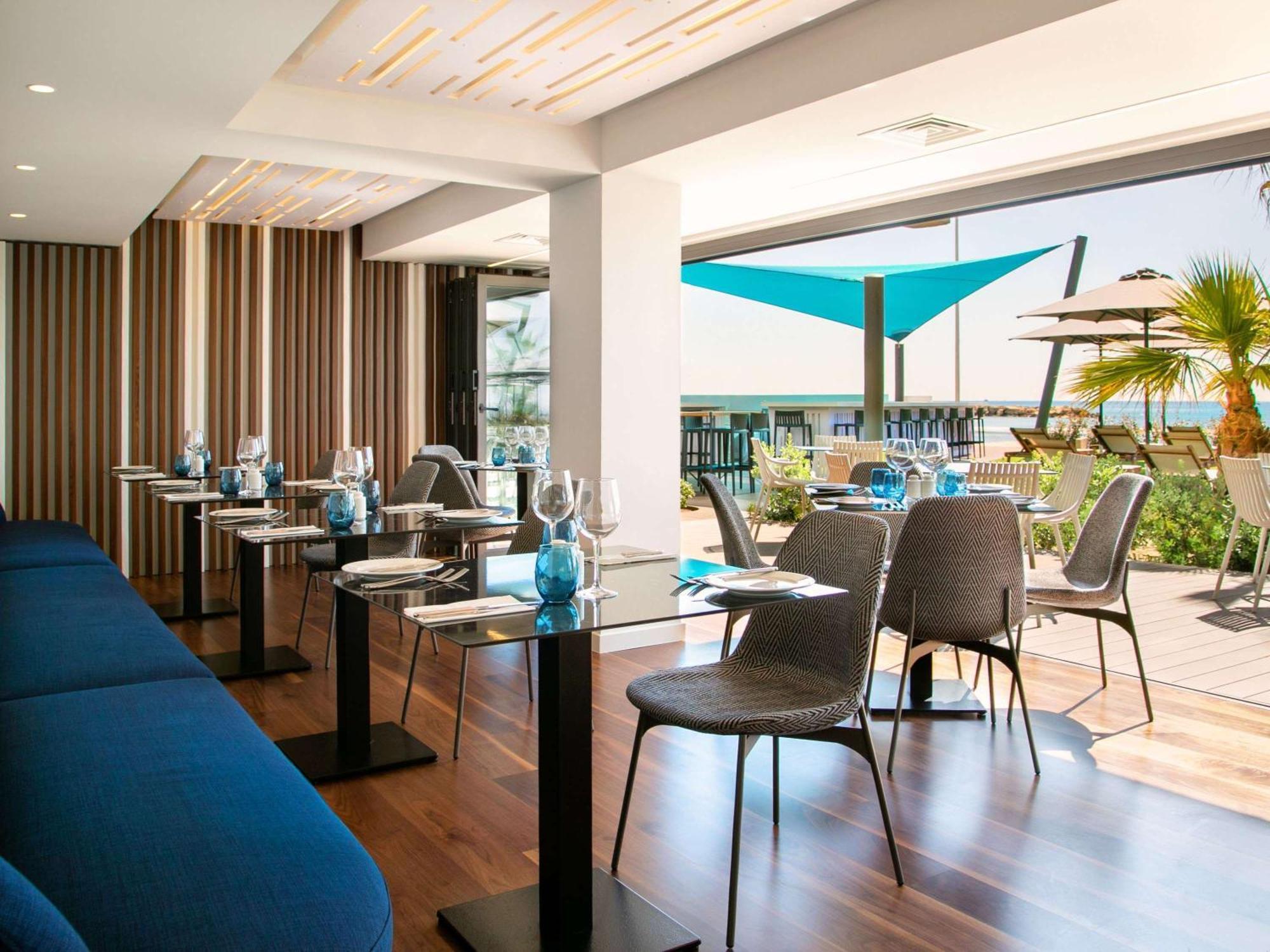 Mercure Larnaca Beach Resort Bagian luar foto