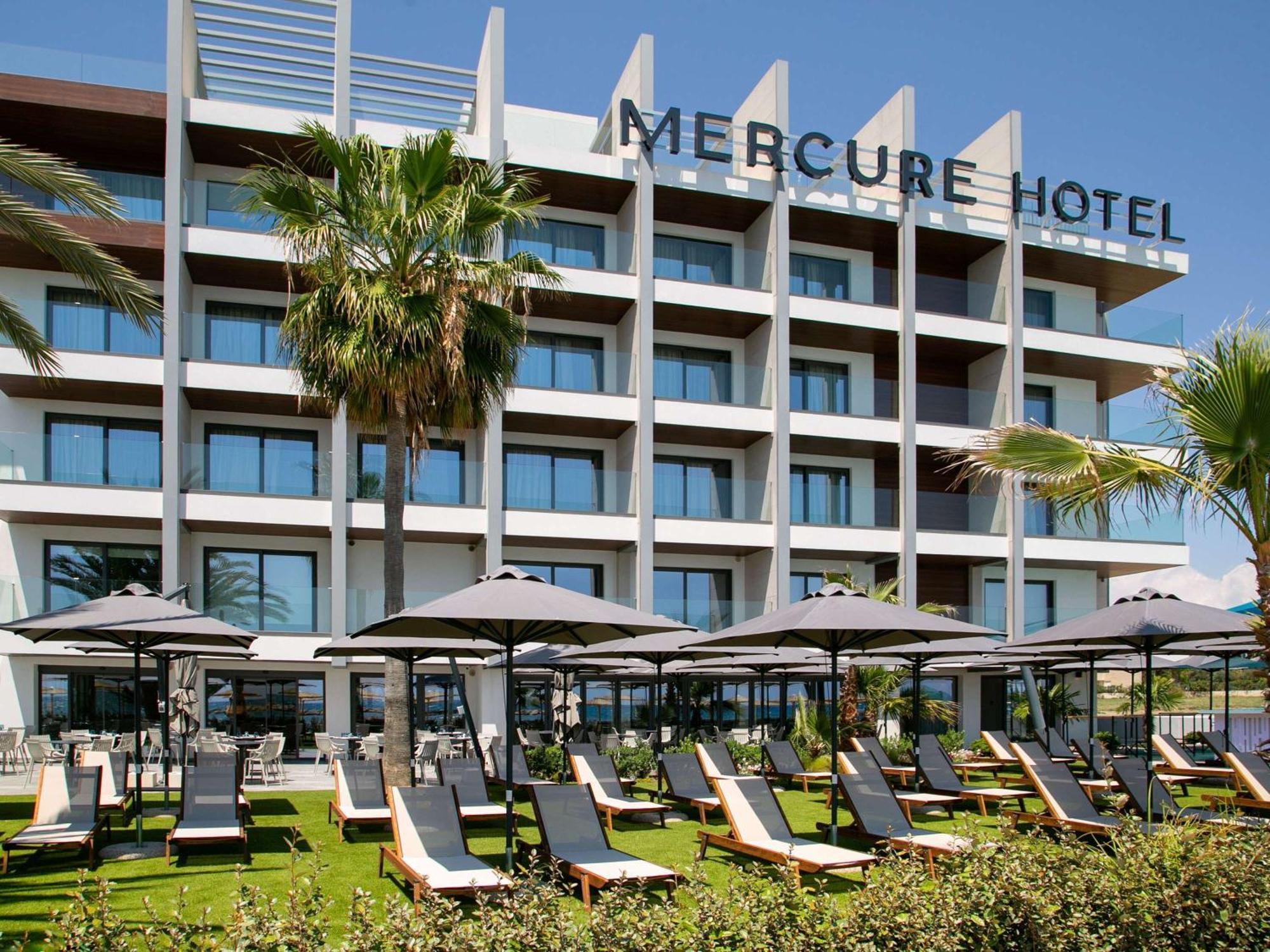 Mercure Larnaca Beach Resort Bagian luar foto